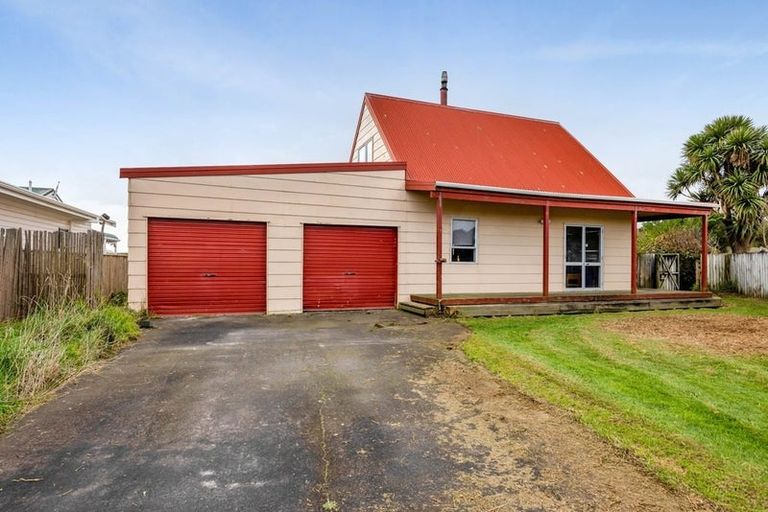 Photo of property in 22 Ponderosa Place, Opunake, 4616