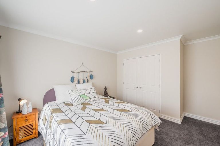 Photo of property in 5 Holcombe Drive, Paraparaumu, 5032