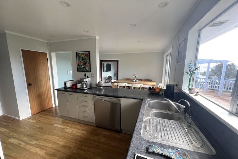 Photo of property in 24 Colchester Crescent, Newlands, Wellington, 6037