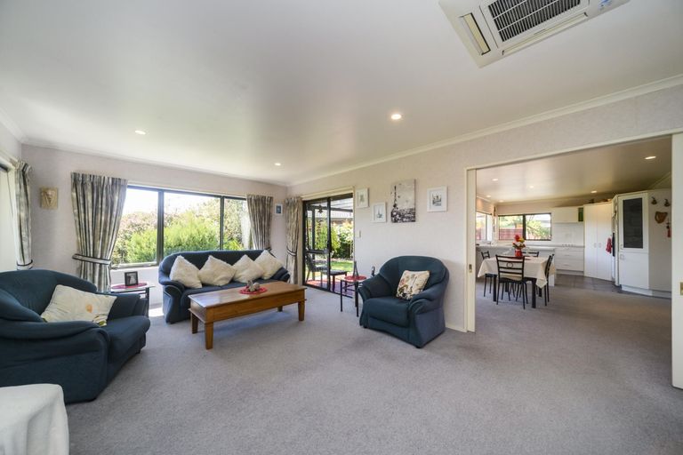 Photo of property in 97 Summerhill Drive, Fitzherbert, Palmerston North, 4410