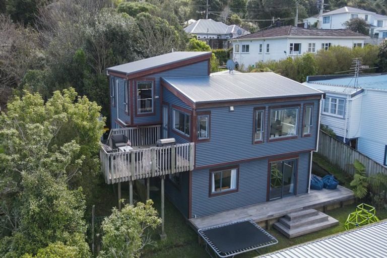 Photo of property in 3a Kiwi Crescent, Tawa, Wellington, 5028