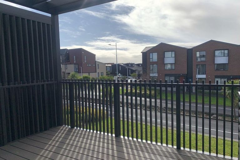 Photo of property in 3/2 Rangitamiro Place, Hobsonville, Auckland, 0616