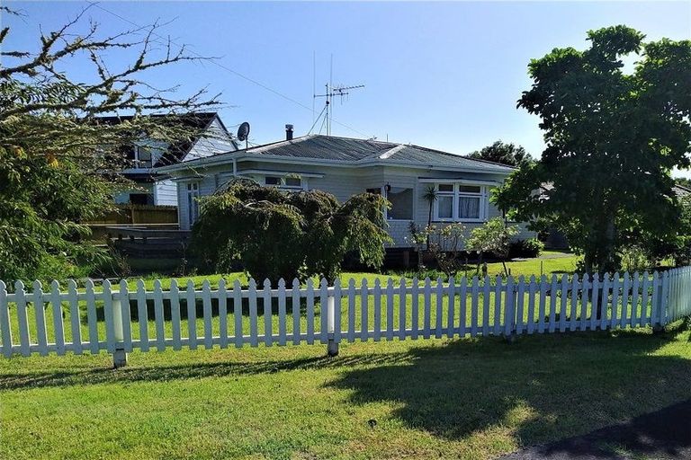 Photo of property in 11 Darlington Street, Ngatea, 3503