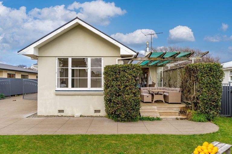 Photo of property in 17 Sackville Street, Martinborough, 5711