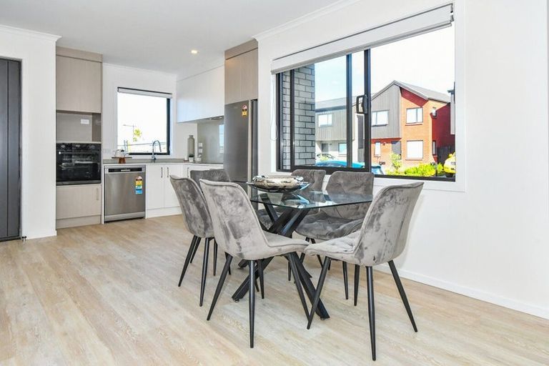 Photo of property in 102 Te Tihi Street, Wiri, 2104