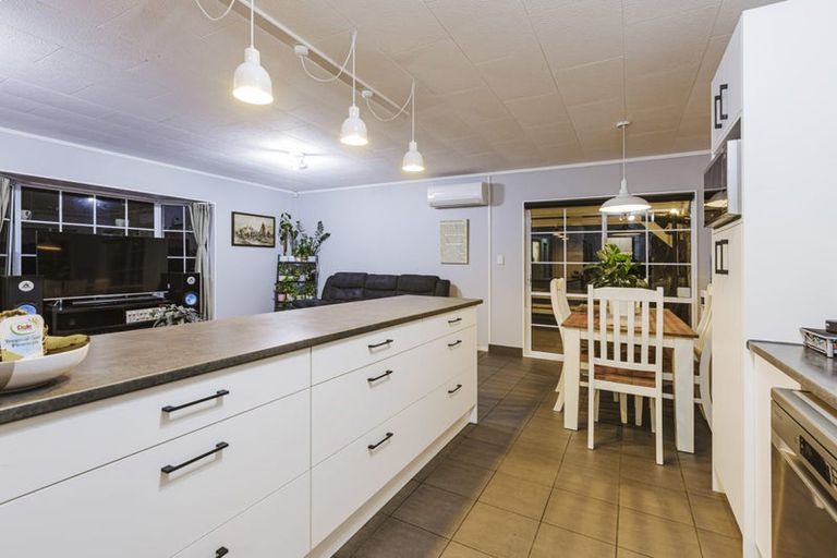 Photo of property in 21 Randwick Place, Randwick Park, Auckland, 2105