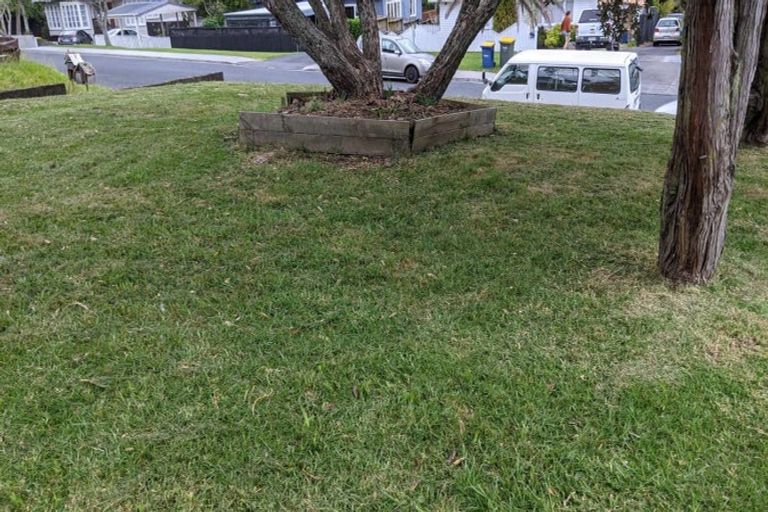 Photo of property in 1/10 Bishop Street, Green Bay, Auckland, 0604