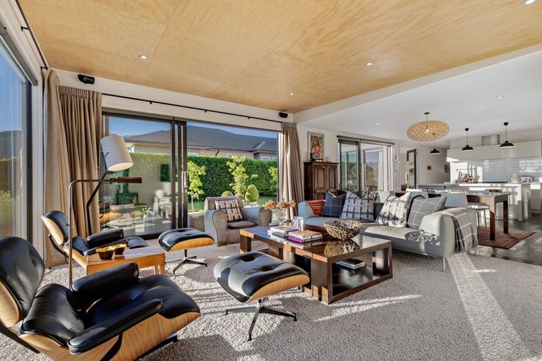 Photo of property in 2 Advance Terrace, Arrowtown, 9302