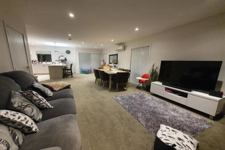 Photo of property in 8/61 Black Rock Road, Newlands, Wellington, 6037