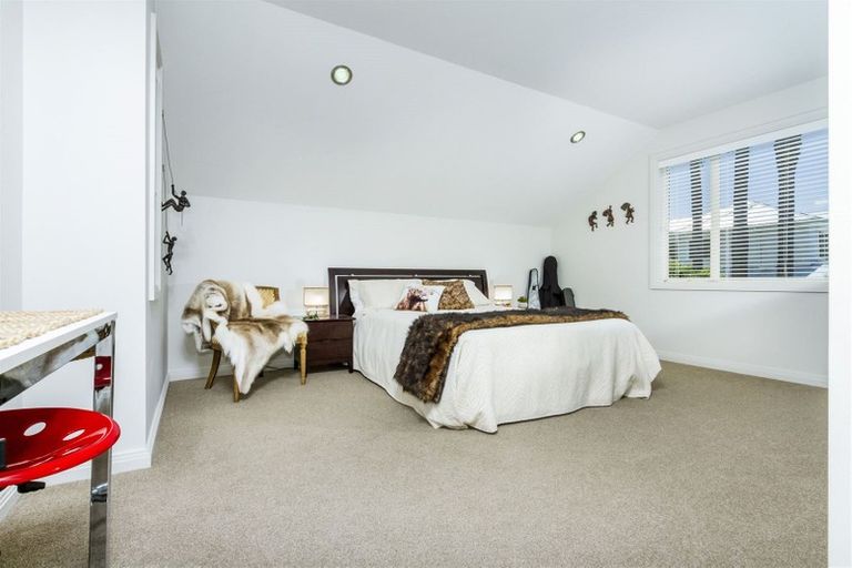 Photo of property in 3/309 Beach Road, Campbells Bay, Auckland, 0630