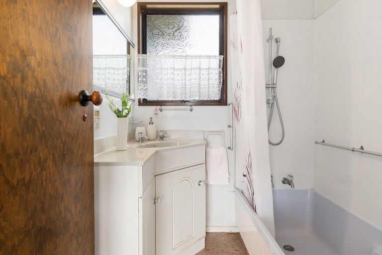 Photo of property in 2 Clivedene Street, Matua, Tauranga, 3110