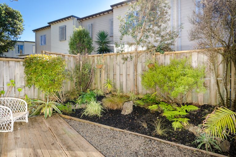 Photo of property in 25 Albionvale Road, Glen Eden, Auckland, 0602