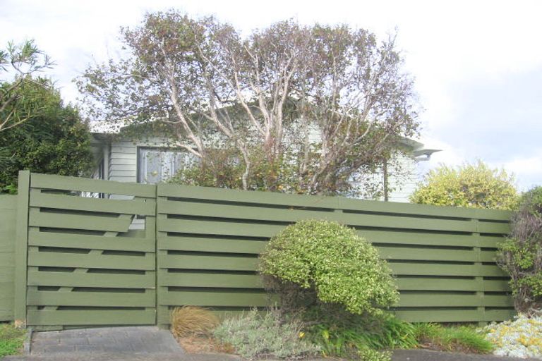 Photo of property in 6 Maple Grove, Maungaraki, Lower Hutt, 5010