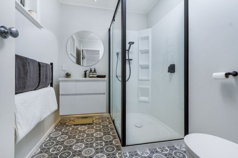 Photo of property in 15 Moore Street, Hillcrest, Auckland, 0627