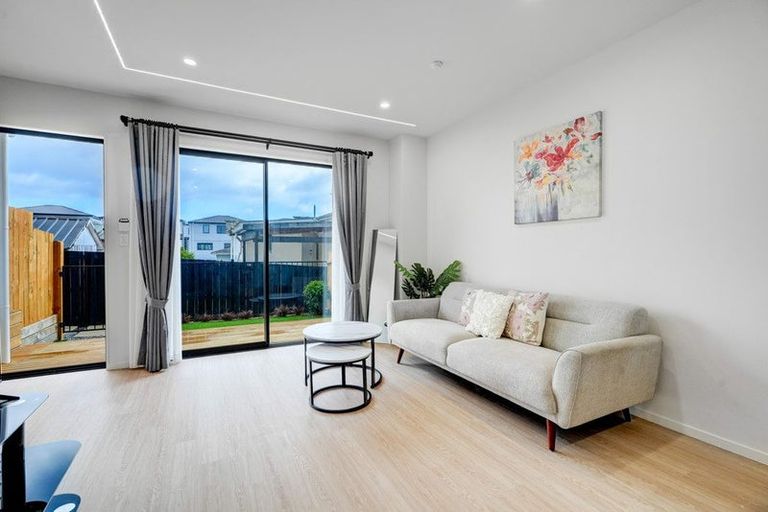 Photo of property in 4/16 Binsted Road, New Lynn, Auckland, 0600