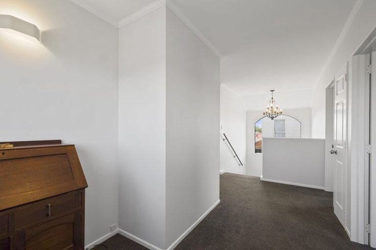 Photo of property in 9 Sandel Rise, Merrilands, New Plymouth, 4312