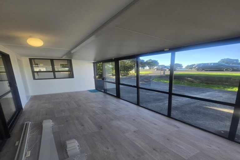 Photo of property in 9 Tatau Way, Te Atatu Peninsula, Auckland, 0610