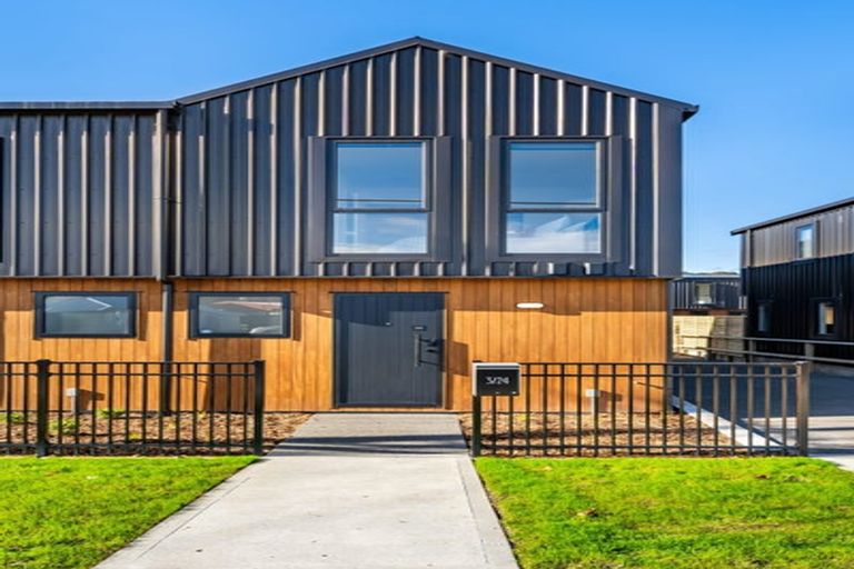 Photo of property in 1/24 Fitzherbert Road, Wainuiomata, Lower Hutt, 5014