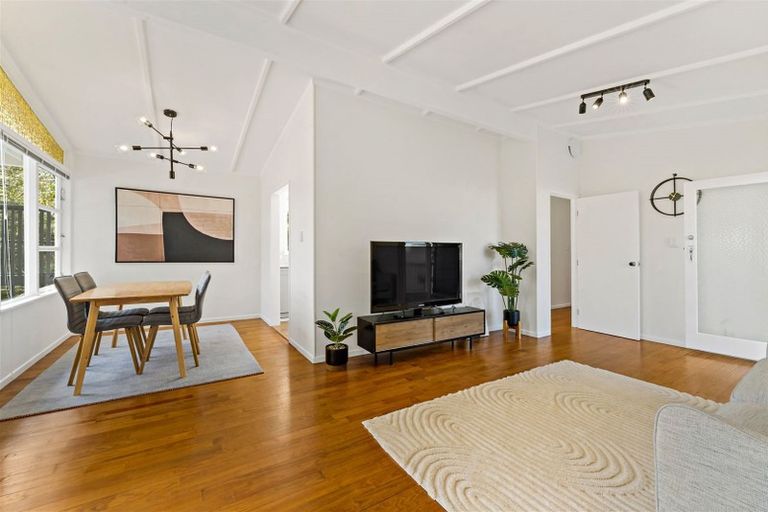 Photo of property in 31 Aplin Place, Birkdale, Auckland, 0626