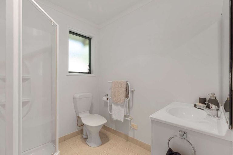 Photo of property in 36 Roy Maloney Drive, Henderson, Auckland, 0612