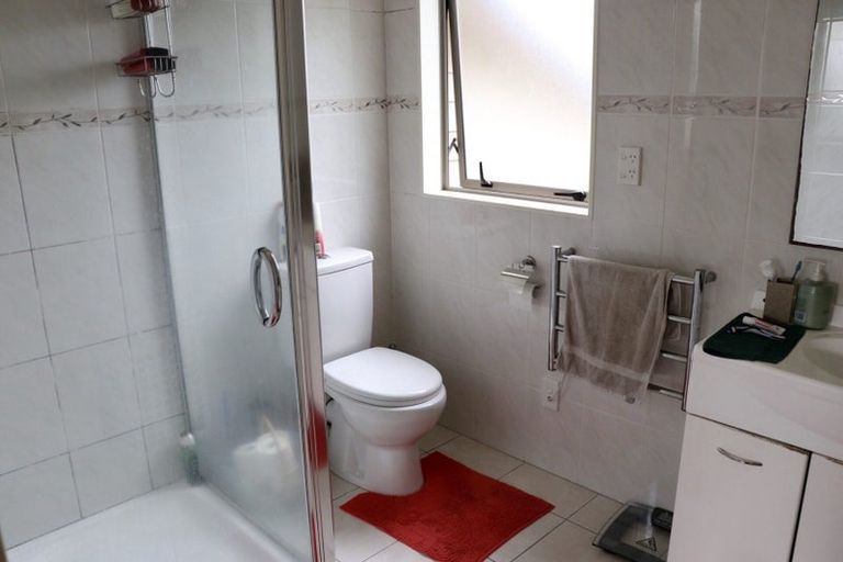 Photo of property in 30a Trinidad Road, Sunnynook, Auckland, 0620