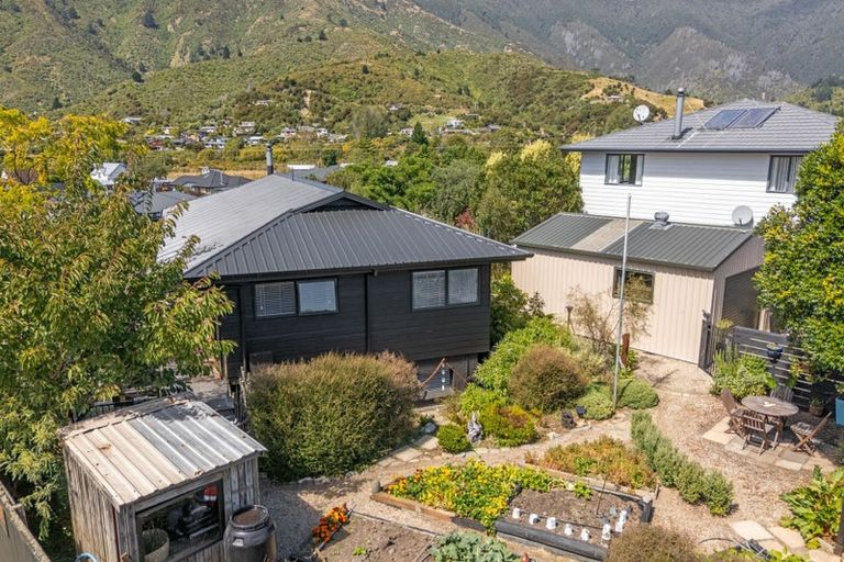 Photo of property in 15 Ranui Street, Waikawa, Picton, 7220