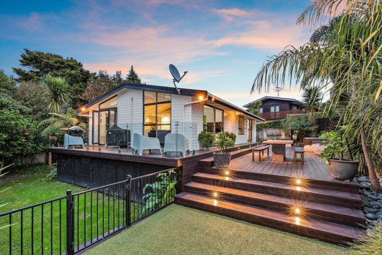 Photo of property in 2/12 Westbourne Road, Murrays Bay, Auckland, 0630