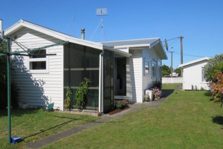 Photo of property in 15 Ferry Street, Foxton Beach, Foxton, 4815