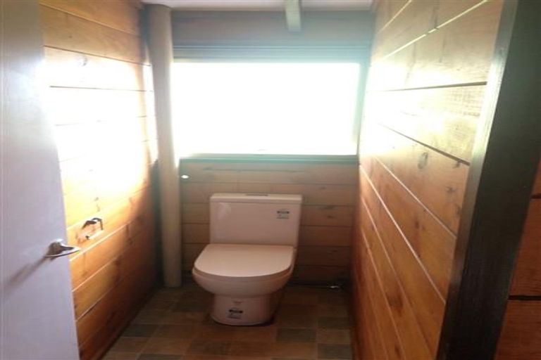 Photo of property in 26 Seaview Road, Glenfield, Auckland, 0629