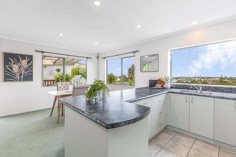 Photo of property in 2/555 Glenfield Road, Glenfield, Auckland, 0629