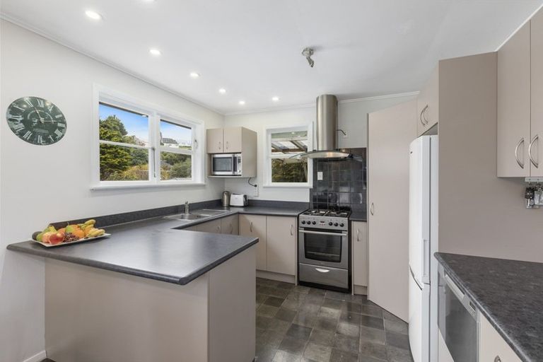 Photo of property in 40 Holborn Drive, Stokes Valley, Lower Hutt, 5019