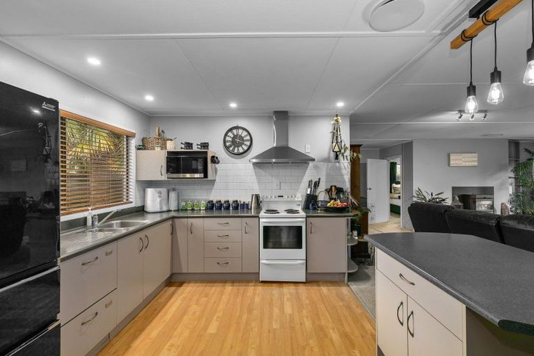 Photo of property in 39b Gemstone Drive, Birchville, Upper Hutt, 5018