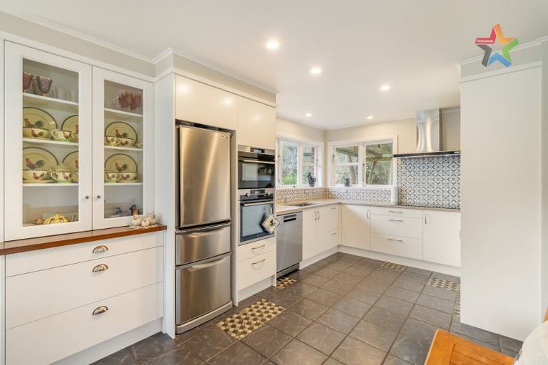 Photo of property in 81 Horoeka Street, Stokes Valley, Lower Hutt, 5019