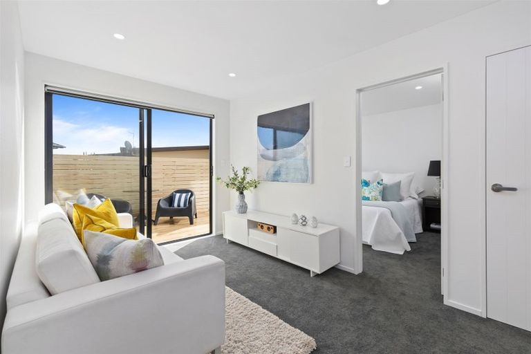 Photo of property in 1b Lemon Grove Lane, Greenhithe, Auckland, 0632