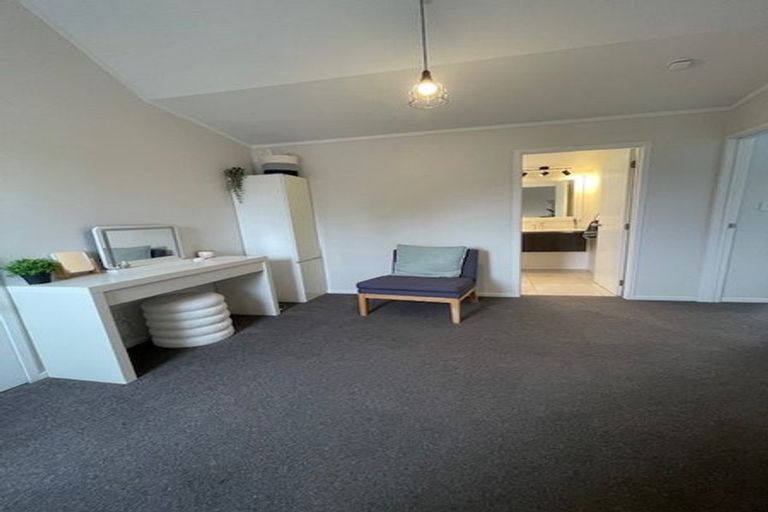 Photo of property in 12 Fresil Lane, Massey, Auckland, 0614