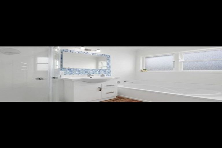 Photo of property in 30 Oregon Drive, Maoribank, Upper Hutt, 5018