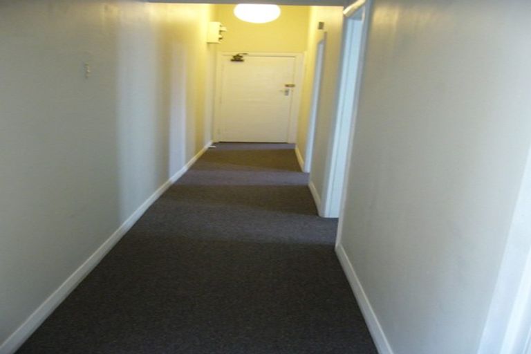 Photo of property in 4 Hawker Street, Mount Victoria, Wellington, 6011