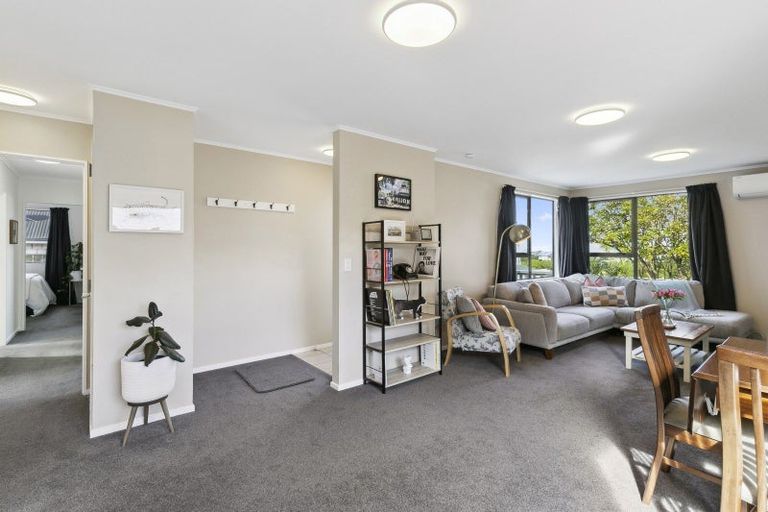 Photo of property in 5 Ladbrooke Drive, Newlands, Wellington, 6037