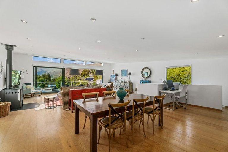 Photo of property in 77 Kent Street, Kingston, Athol, 9793