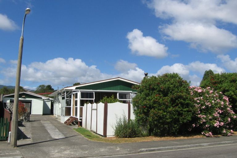 Photo of property in 14 Haylock Grove, Totara Park, Upper Hutt, 5018
