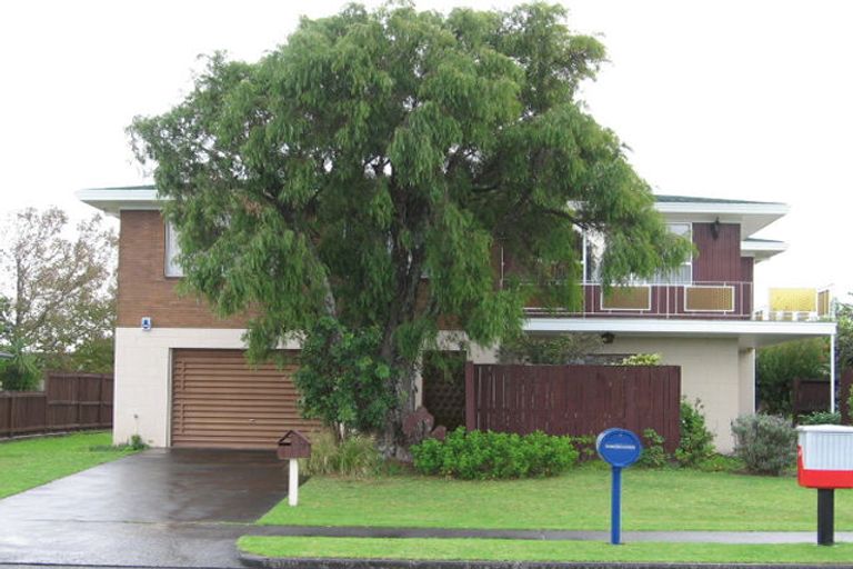 Photo of property in 37 Prince Regent Drive, Half Moon Bay, Auckland, 2012