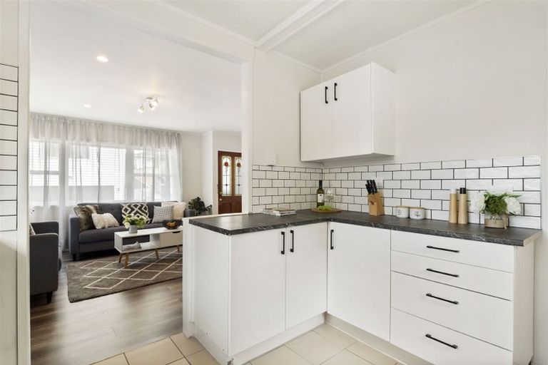 Photo of property in 2/47 Hogans Road, Glenfield, Auckland, 0629