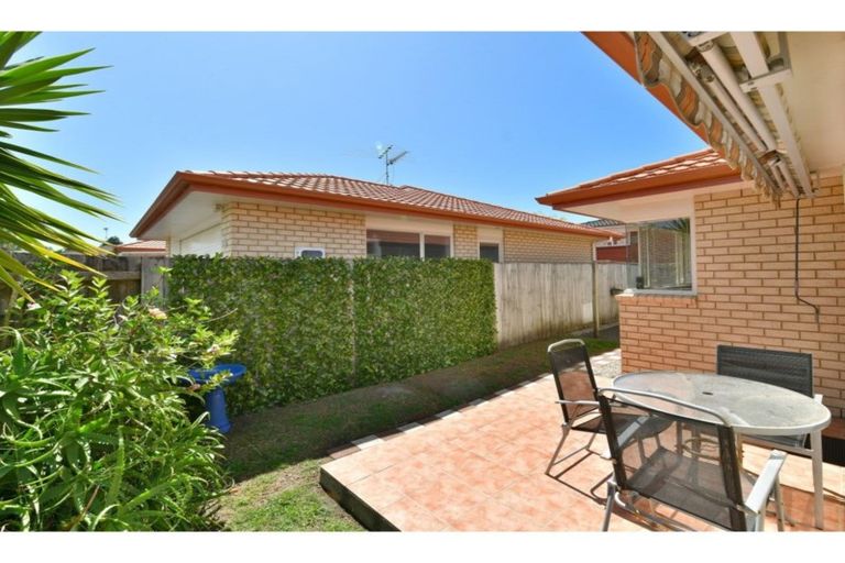 Photo of property in 6a Doment Crescent, Orewa, 0931