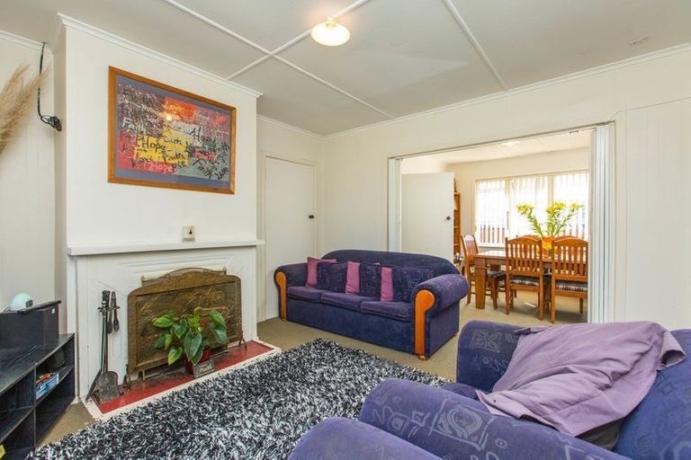 Photo of property in 18 Crawford Avenue, Mangere Bridge, Auckland, 2022