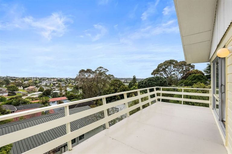 Photo of property in 20 Chivalry Road, Glenfield, Auckland, 0629