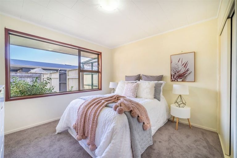 Photo of property in 2/2 Parera Grove, Heretaunga, Upper Hutt, 5018