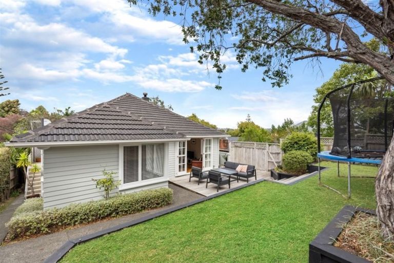 Photo of property in 2/24 Selwyn Crescent, Forrest Hill, Auckland, 0620