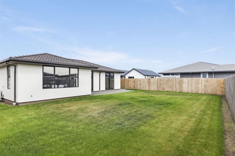 Photo of property in 10 Kingsbridge West, Burwood, Christchurch, 8083