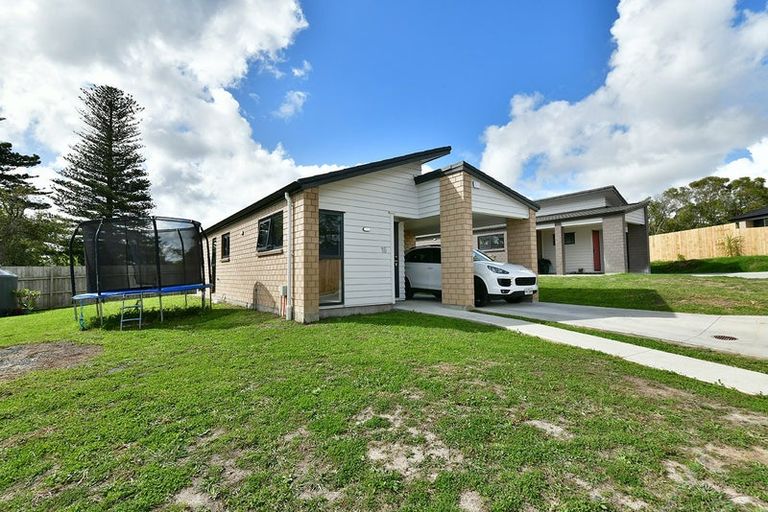 Photo of property in 16 Taupata Lane, Helensville, 0800