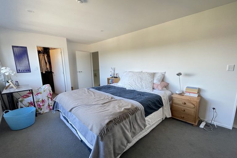 Photo of property in 3/4 Mcquoid Place, Glenfield, Auckland, 0629